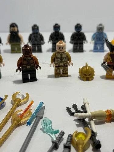 LEGO Marvel Super Heroes Minifigure Lot 25 Pc Wolverine Fantastic Four & Accesso