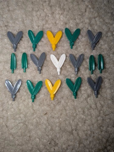 17x Lego RARE Indians Plume Yellow Grey Green Feather Feathers Minifigure Lot