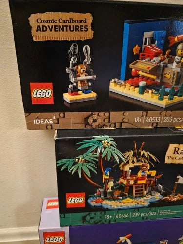 MEOW Ray the Castaway 40566 + Cosmic Cardboard 40533 + Alien Space Diner 40687