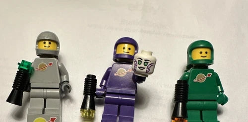 LEGO Lot Of 3 Classic Spaceman: Light Grey Dark Green & Bright Green W/ Extras