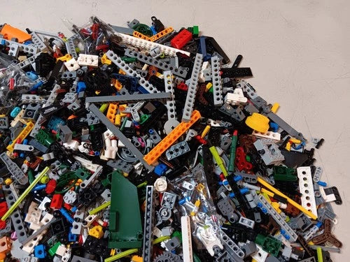 LEGO BULK LOT 8 LB POUNDS TECHNIC GEARS BRICKS W HOLES LIFT ARMS CONNECTORS