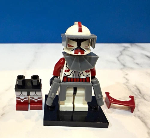 LEGO P1 Commander Fox Clone Wars 7681 Minifigure w/ Alt Legs and Visor