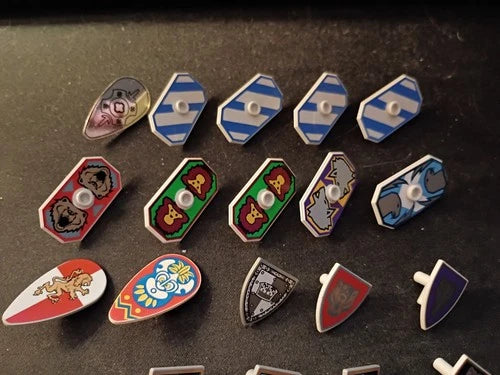 Lego Castle Knights Kingdom Lot Of 31 Shields Crown