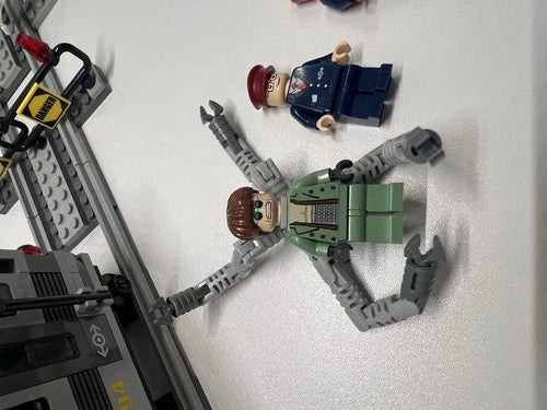 MEOW 4855 Spider-Man's Train Rescue Spider-Man 2 Spider-Man Doc Ock 299pcs