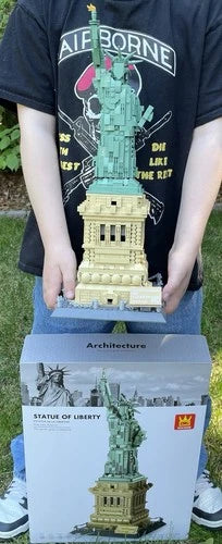 Statue of Liberty Building Block Set 1577 pcs New In box