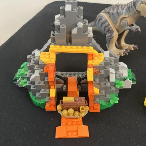 LEGO Jurassic World: T. rex vs Dino-Mech Battle (75938)