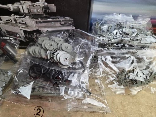 Military Tank Building Blocks (2) - Nifeliz Tiger & Dovob Bradley M2 Tank -New