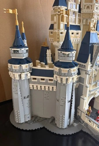 MEOW Disney: The Disney Castle (71040) 100% Complete with Minifigs READ DESCRIP