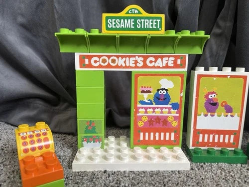 1991 Tyco Pre-School Super Blocks Duplo Sesame Street Cookie Monster Cafe Set