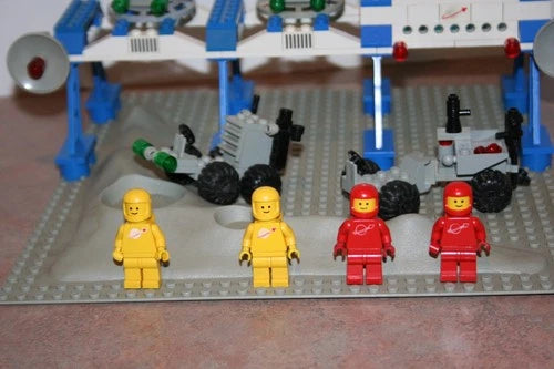 Vintage 1983 Lego 6930: Classic Space Supply Station - 99% Complete!