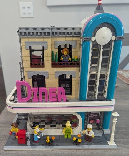 LEGO Downtown Diner 10260 Missing Car And 1 Minifigure.
