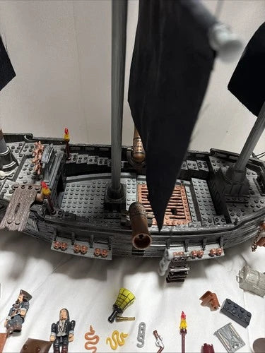 Mega Bloks Pirates of the Caribbean Black Pearl 1017 With Extra Pieces