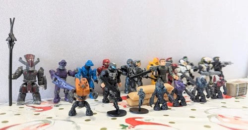 Mega Blocks Contrux Halo Figures lot of 15 Plus 7 Mini Figures Bonuses