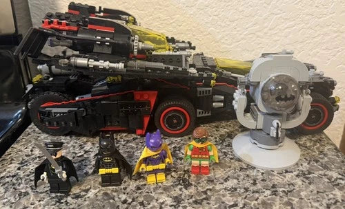 LEGO Batman Movie: The Ultimate Batmobile (70917) incomplete read description