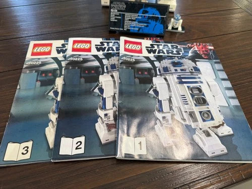 LEGO STAR WARS 10225 R2-D2 Used 100% Complete W/ Manuals