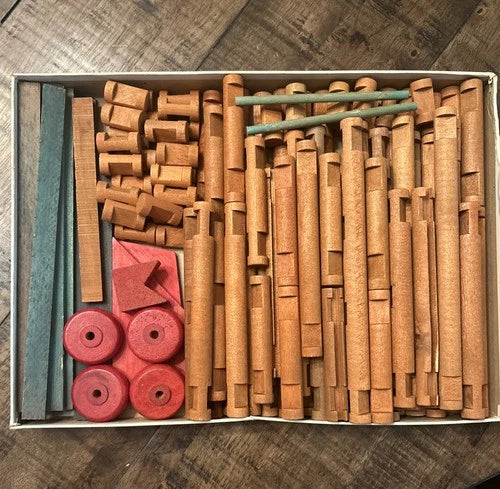 Original Lincoln Logs 56 Piece Log Cabin Set No.1 W/Wheels & Original Box 1923