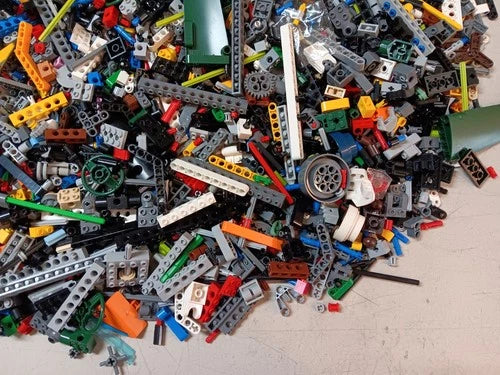 LEGO BULK LOT 8 LB POUNDS TECHNIC GEARS BRICKS W HOLES LIFT ARMS CONNECTORS