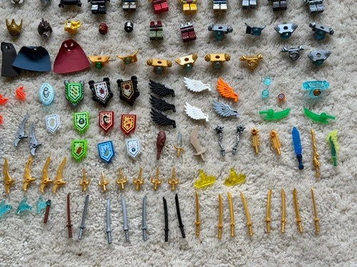 Lego Huge Lot of Chima + Nexo Knights Minifig + Ninjago pieces over 200 pieces!!