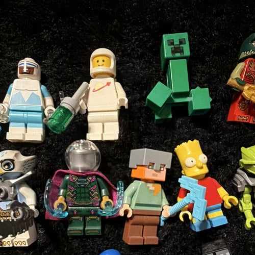 LEGO space Assorted Minifigure Lot w/ Accessories, Minecraft, angry birds