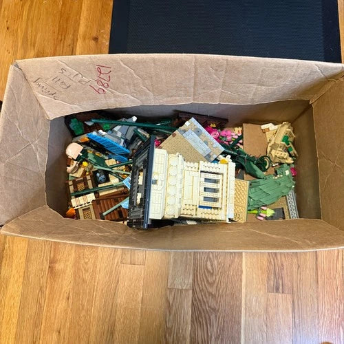 MEOW Bricks Bulk Lot 8 Lbs Authentic Parts Flowers Statue Of Liberty Star Wars