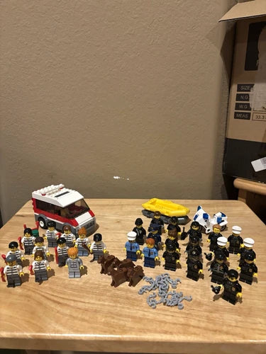 LEGO CITY Cops and Robbers Minifigure Lot w/ Accessories. 18 Police, 11 Crooks