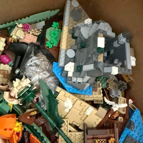 MEOW Bricks Bulk Lot 8 Lbs Authentic Parts Flowers Statue Of Liberty Star Wars