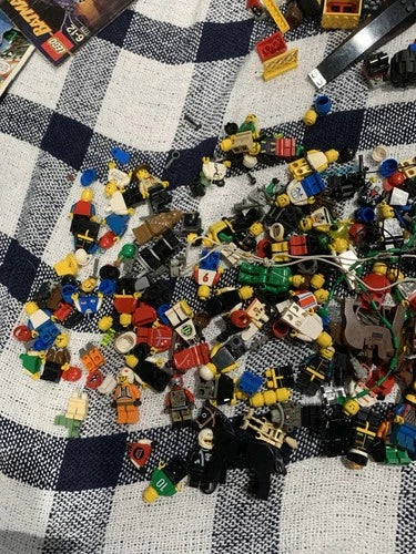 Huge 16.5lb 90s Lego Bulk, figs, Batman, Rock Raiders, space themes and more