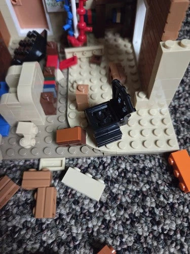 The Big Bang Theory Lego 21302 Parts Incomplete 2 Minifigs
