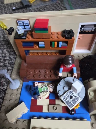 The Big Bang Theory Lego 21302 Parts Incomplete 2 Minifigs