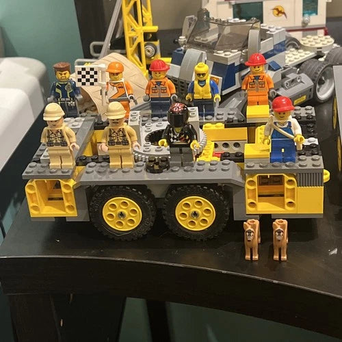 MEOW Large Lot Of Mostly MEOW City 7249 7248 Construction Minifigs Vehicles