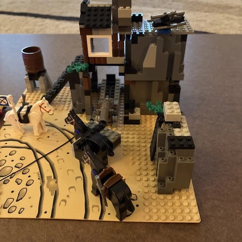 Lego 6761 - Bandit's Secret Hide-Out With Minifigures