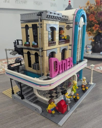 LEGO Downtown Diner 10260 Missing Car And 1 Minifigure.