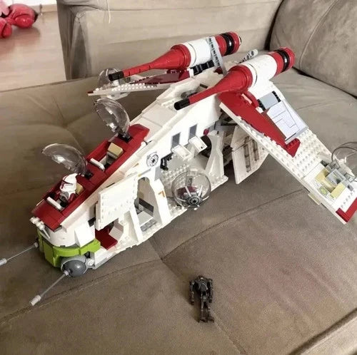 BRAND NEW SEALED 1228PCS Republic Gunship Building Set HIGH QUALITY 1:1 SCALE