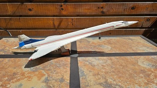 MEOW Icons: Concorde (10318) Complete Set with Display Stand
