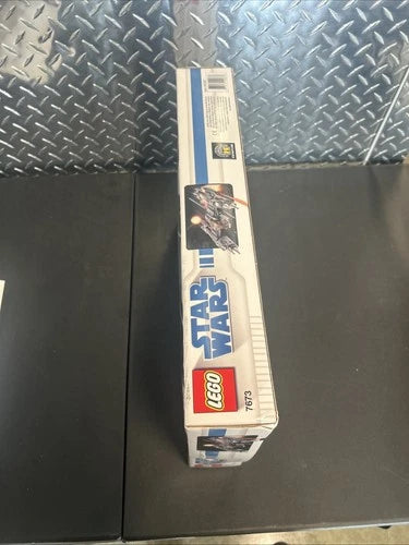 LEGO Star Wars Magna Guard Starfighter 7673 Complete 431 Pieces - NEW sealed box