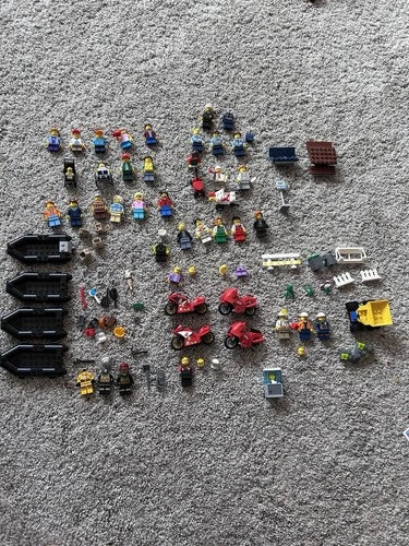 LEGO CITY Minifigures, accessories, and props Lot ~33 complete minifigures