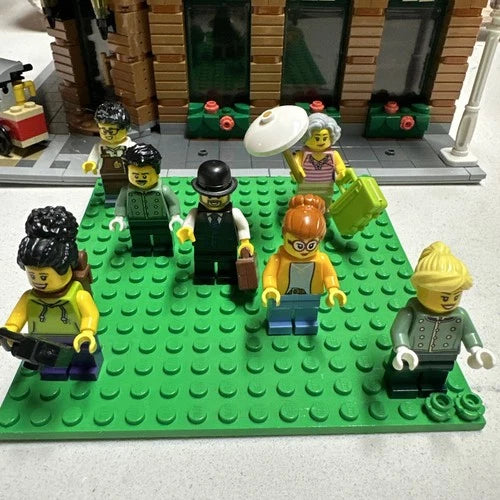 MEOW Icons: Boutique Hotel (10297) - 99% complete w/ all minifigs