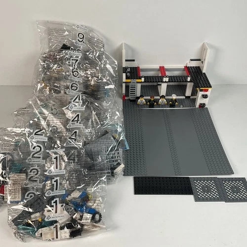 LEGO CITY: Police Headquarters (7744)