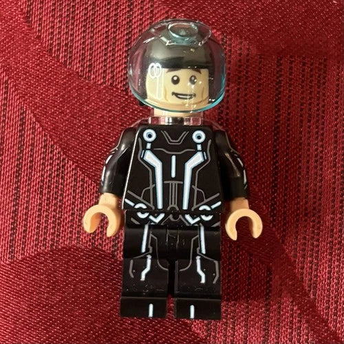 Near-Complete LEGO Ideas: TRON: Legacy (21314) W/ Light Cycles Rinzler Sam Flynn