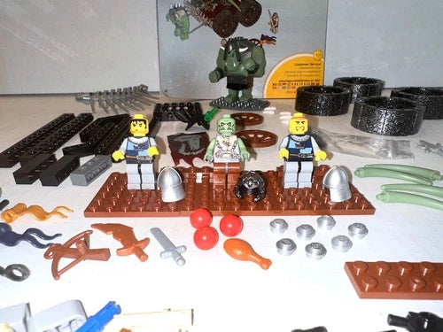 LEGO CASTLE SET 7038 TROLL ASSAULT WAGON - COMPLETE w TROLL + ALL 3 MINI-FIGS