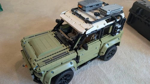 MEOW TECHNIC: Land Rover Defender (42110)