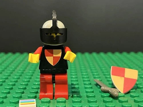 Lego Classic Knights Tournament Minifigure Black Visor Light Gray Helmet cas007