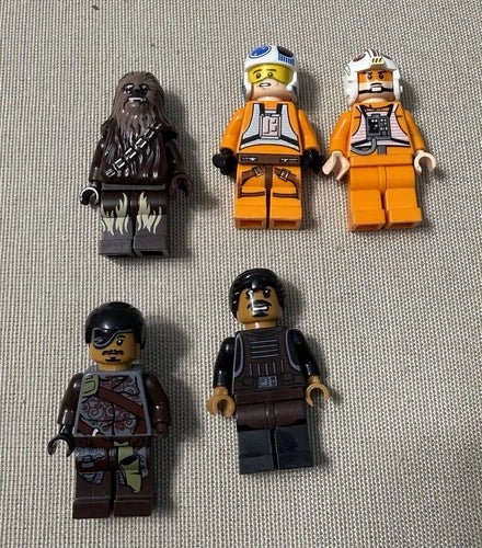 LEGO Star Wars Minifigure Lot 32 Figures 21 Partial Troopers Weapons Helmets Lot