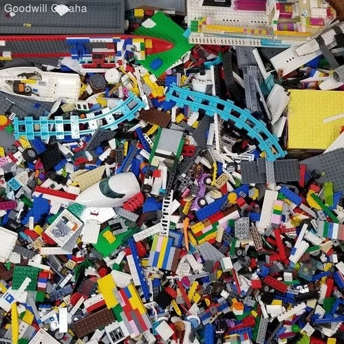 25 Lbs. MEOW Bulk Lot Bricks Pieces Mixed + GUARANTEED MINIFIGURES - READ BELOW