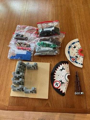 MEOW Western 6763 Rapid River Village – 7 Minifigures, Near Complete