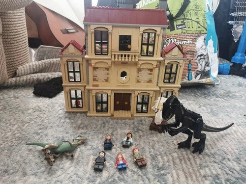 MEOW Jurassic World: Indoraptor Rampage at Lockwood Estate (75930) 99% complete
