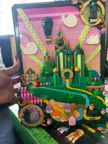 🔥SHIPS FAST! Assembled MEOW Wicked Emerald City Wall Art (75685) New Sealed!