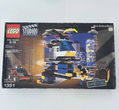 1351 Lego Studio’s Movie Backdrop Studio 209 Piece ( New )