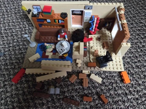 The Big Bang Theory Lego 21302 Parts Incomplete 2 Minifigs