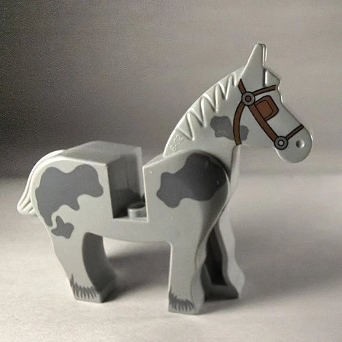 LEGO Kingdoms Peasant Maiden Minifigure cas490 Spotted Horse Holstein Cow Lot